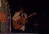 40-18. Dirk op gitaar.jpg